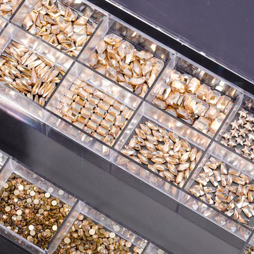 Vista 3 de Diamantes de imitación para uñas, 4300 unidades, oro champán, gemas de múltiples formas, diamantes de imitación de parte trasera plana, con kit