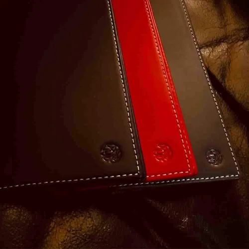 Vista 2 de Pacer Go Cartera de viaje larga delgada con bloqueo RFID de cuero genuino, Rojo -, Minimalista