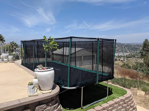 Vista 3 de Trampolín Rectangular Happy Trampoline Pro - Resistente de Servicio Pesado con Capacidad de Salto de 750 libras y Cerramiento de Red - Grande