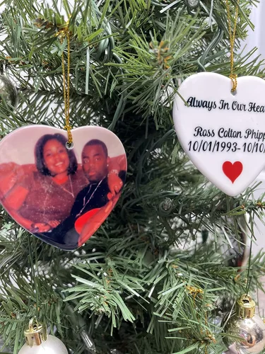 Vista 2 de Personalized Picture Christmas Ornaments (Heart)