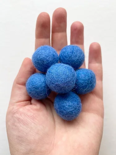 Vista 5 de 2.5 cm Handmade Felt Balls - Wholesale Bulk Quantity: 50 - Ombre Gradient Colors: French Blue, Dutch Blue, Baby Blue, White - 100% Wool Poms for