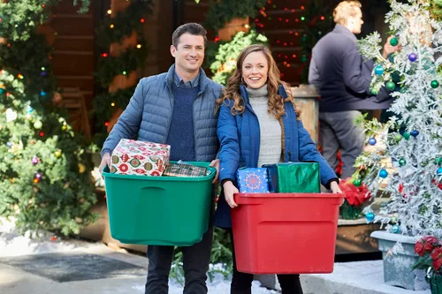 Vista 3 de Hallmark Countdown to Christmas 9-Movie Collection Check Inn to Christmas Christmas Comes Twice Christmas Land 12 Gifts of Christmas Christmas