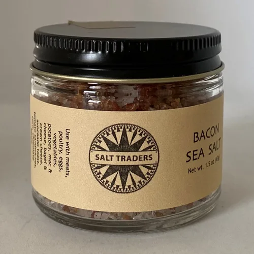Vista 2 de Salt Traders - Sal marina de tocino ahumado real – 1.5 oz de peso neto (tarro de vidrio)