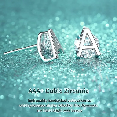 Vista 6 de ChicSilver Aretes pequeños con inicial para mujer, plata de ley 925 con circonita cúbica, hipoalergénicos (con caja de regalo)