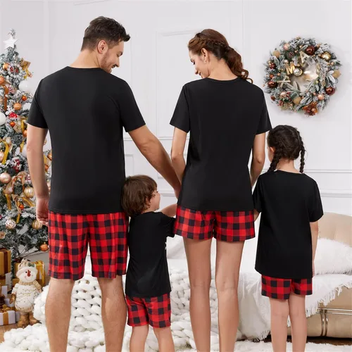 Vista 3 de PATPAT Conjunto de pijamas familiares a juego con estampado de dibujos animados, camisetas de manga corta y pantalones cortos para dormir