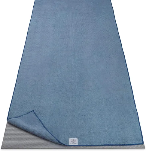 Vista 2 de Gaiam Toalla de microfibra para esterilla de yoga, toalla de yoga para yoga caliente (68 pulgadas de largo x 24 pulgadas de ancho), sombra azul