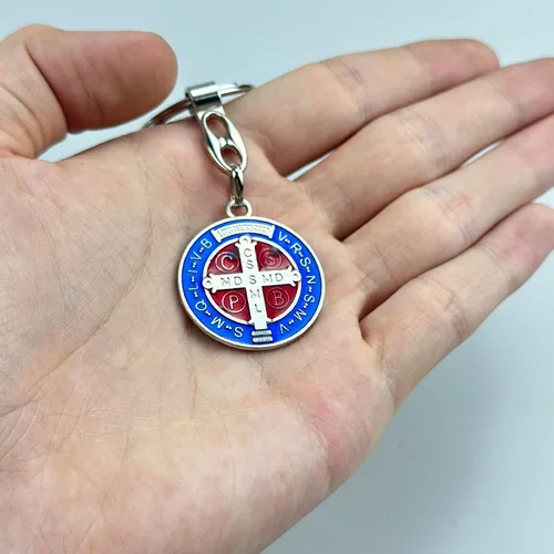 Vista 8 de Catholic Gifts - Llavero de metal con esmalte de San Benito
