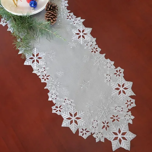 Vista 3 de Caminos de mesa bordados con copos de nieve para Navidad e invierno (plata, 14 x 34 pulgadas)