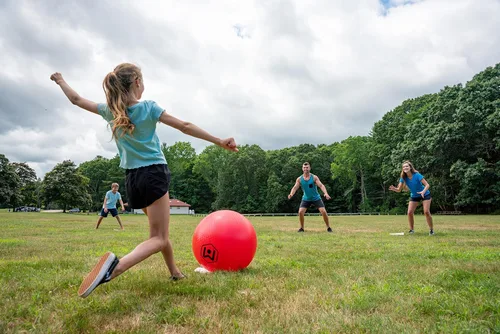 Vista 7 de Wicked Big Sports - Kickball para niños pequeños, de gran tamaño, para deportes al aire libre, patio trasero, playa, juego divertido para todos