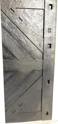 Vista 2 de Guardabarros negros para semi camión y remolque - Chevron 61 x 61 cm de hule resistente - Juego de 2