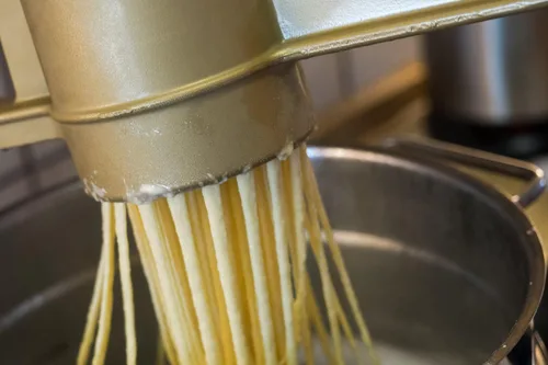 Vista 8 de Spaetzle - Prensa para hacer papas y papas redondas
