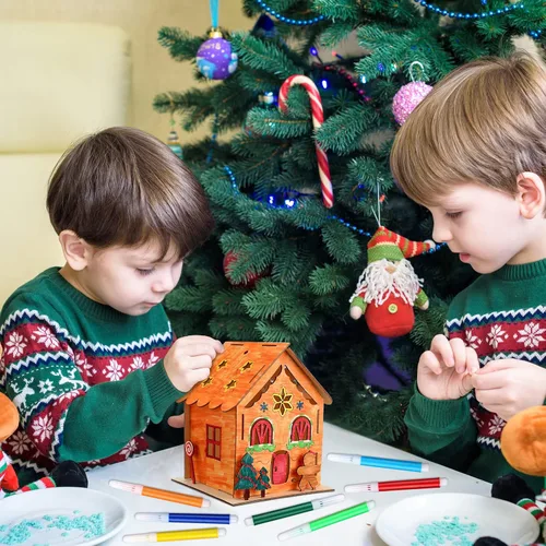 Vista 6 de Spiareal 12 juegos de kit de bricolaje para casa de pan de jengibre de Navidad de madera con velas sin llama LED, lápices acuarela, manualidades