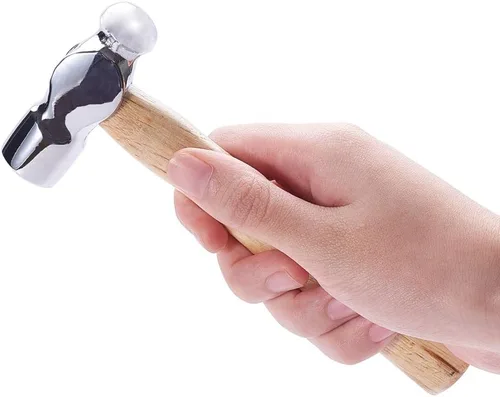 Vista 3 de BENECREAT Martillo de hierro para fabricación de joyas de 6 pulgadas de largo con mango de madera y bloque de banco de goma negra para fabricación