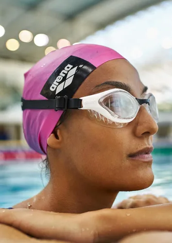 Vista 6 de Arena Gafas de natación unisex para adultos Air-Soft antiniebla para hombres y mujeres, diseño ligero y cómodo, sellos acolchados, lentes sin espejo