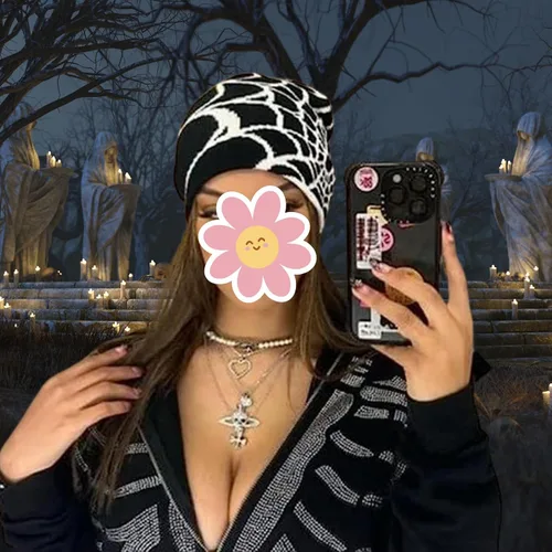 Vista 2 de CORIRESHA Gorros de invierno góticos suaves y cálidos para mujeres y hombres y2k