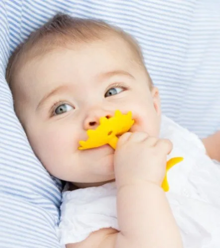 Vista 2 de Innobaby EZ Grip - Juego de mordedores de masaje - Estrella amarilla y azul amarillo/azul