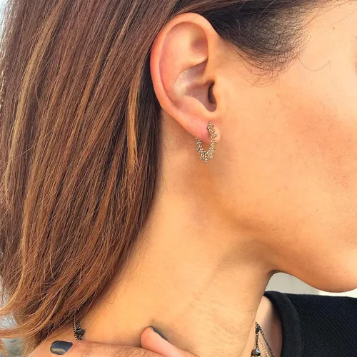 Vista 2 de VACRONA - Aretes tipo arracada de aro para mujer, chapados en oro de 14 quilates, diseño de Huggie