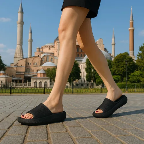 Vista 3 de CUSHIONAIRE Sandalias Feather de EVA para Mujeres Cómodas Pantuflas Deslizables para Mujeres, Zapatos de Ducha para Interiores y Exteriores