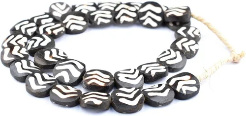 Vista 3 de The Bead Chest Sideways Arrow Batik Bone Beads Circular 0.866 in Kenia African Black and White Flat Large Hole 33 Pulgadas Strand Handmade