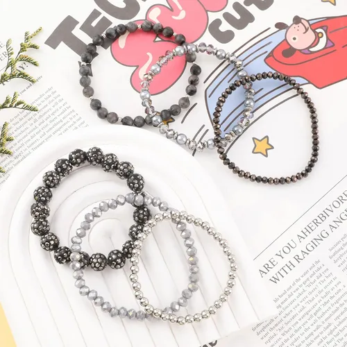 Vista 3 de Pulseras bohemias de cuentas negras para mujer, pulseras elásticas de cuentas de disco multicapa, hechas a mano, bohemias, apilables, cuentas