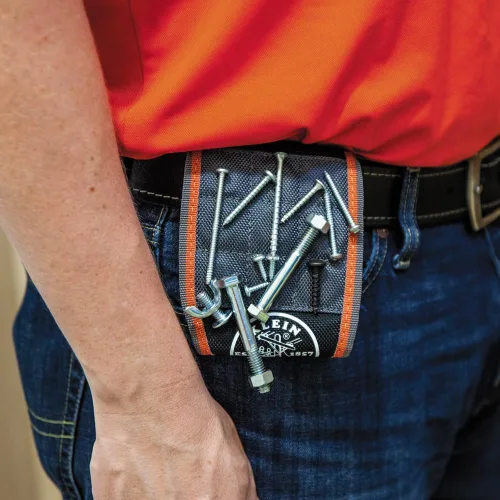 Vista 6 de Klein Tools 55895 - Pulsera magnética Tradesman Pro Tool para conectores de alambre, tornillos, clavos, brocas, con malla transpirable
