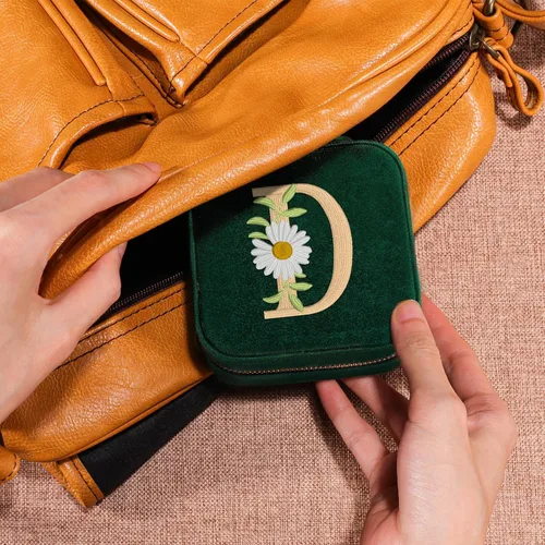 Vista 6 de GSPY Joyero de viaje de terciopelo, estuche de viaje pequeño, joyero personalizado con inicial, organizador de joyas de viaje, regalos