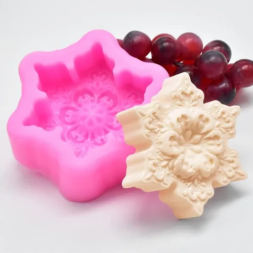 Vista 2 de MoldFun Moldes de silicona en forma de copo de nieve 3D para jabón, chocolate, caramelo, cera derretida, resina, oreo, vela, piruleta, cubitos