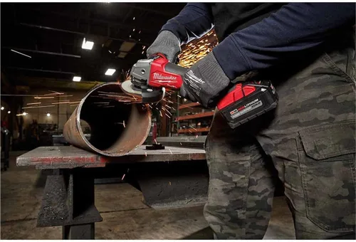 Vista 7 de Milwaukee 2880-20 M18 FUEL Esmeriladora angular pequeña sin escobillas de iones de litio de 4-1/2 pulgadas / 5 pulgadas, inalámbrica con interruptor