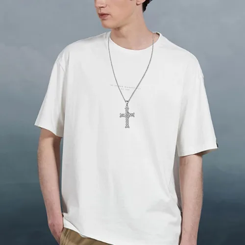 Vista 2 de Collar de cruz celta de acero inoxidable 316L con colgante de cruz de nudo celta, regalo de joyería para hombres y mujeres, Acero inoxidable, No es