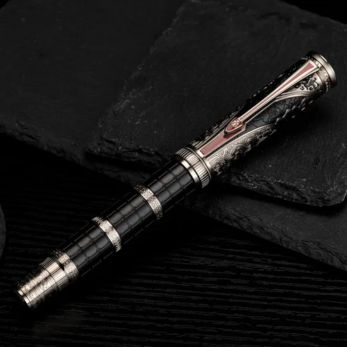 Vista 7 de Hongdian D5X - Pluma estilográfica de color negro, punta mediana, dinastía Qin, retro, tótem chino, grabado, pluma de escritura suave