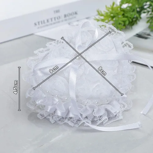 Vista 2 de Caja de soporte para anillo de boda en forma de corazón, almohada romántica para portador de anillo de encaje blanco, cojín romántico de rosa