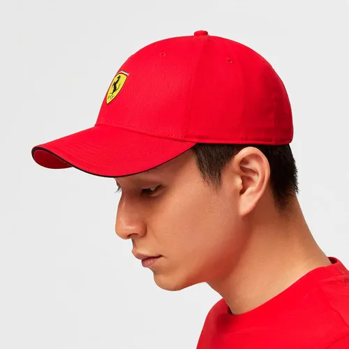Vista 6 de Scuderia Ferrari - Sombrero Clásico - Unisex Embroidered logo, Scudetto shield logo on crown, Contrast sandwich peak, Rear strap with metal clasp