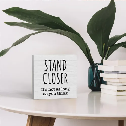 Vista 4 de Letrero con texto en inglés "Stand Closer - Not As You Think", decoración de baño para niños, regalo de inauguración de la casa, regalo divertido, 5