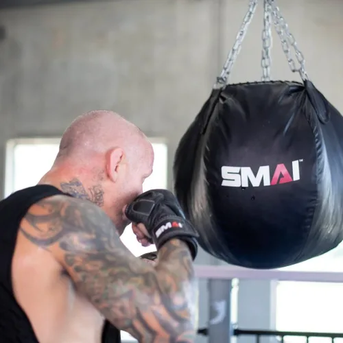 Vista 2 de SMAI Guantes híbridos de cuero MMA Sparring: cuero de primera calidad para Kickboxing, lucha en jaula, huelga, grappling, artes marciales