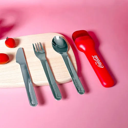 Vista 7 de ZOKU Coca-Cola - Juego de utensilios de bolsillo, tenedor, cuchillo y cuchara de acero inoxidable en estuche higiénico, diseño portátil para viajes