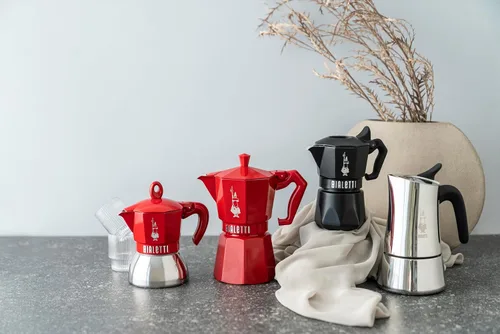 Vista 7 de Bialetti Moon Exclusive - Olla Moka de acero inoxidable de inducción, cafetera de estufa para espresso, cafetera italiana, 4 tomas de café expreso