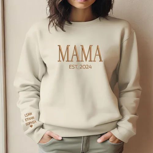 Vista 7 de LOVELYPOD Sudadera bordada personalizada con nombre de niños en la manga, camisa del día de la madre, regalo para la nueva mamá en Navidad