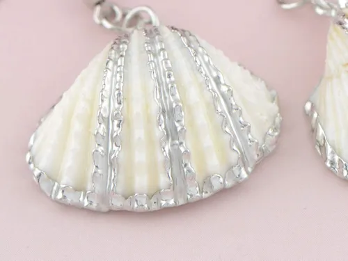 Vista 3 de Alilang Golden Accent Marine - Pendientes colgantes de concha náutica con diseño de sirena