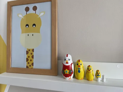 Vista 7 de AEVVV Juego de 5 muñecas de anidación de pollo - Decoración de cocina de pollo - Muñecas apilables de madera - Muñeca Matryoshka pintada a mano rusa