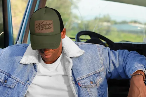 Vista 2 de Sombrero divertido para hombre Buck Fiden We Will Not Comply Leather Patch Trucker Hat