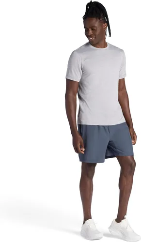 Vista 3 de Gaiam Camiseta básica de cuello redondo para hombre, ajuste estándar, material elástico de peso medio