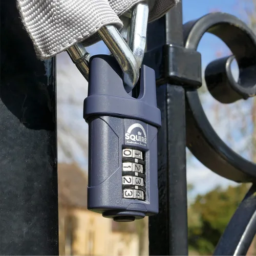 Vista 4 de Squire Candado resistente (CP50CS) – Grillete cerrado más resistente – Candado combinado de 4 ruedas – Acero aleado para resistencia a la corrosión