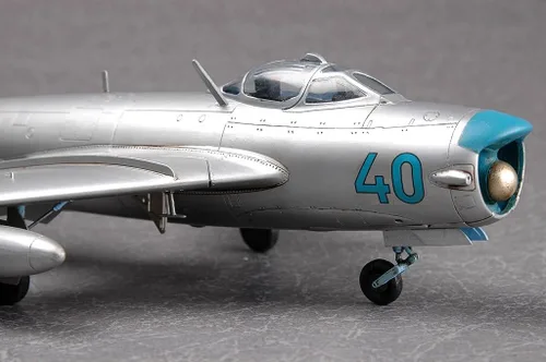 Vista 3 de Hobby Boss MiG-17PF Fresco D Kit de construcción de modelo de avión