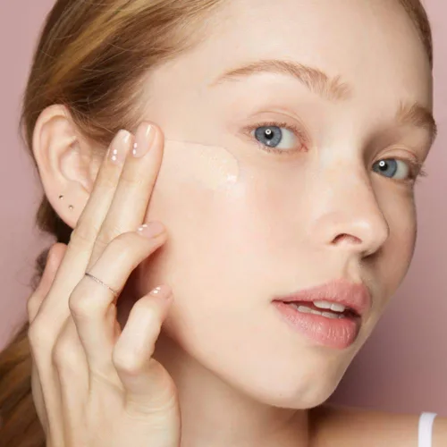 Vista 5 de Almay Base líquida, Color Verdaderamente Duradero, Acabado Natural de Larga Duración, Vitamina E y Extracto de Limón, Hipoalergénico, Libre de 140