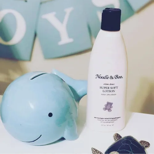 Vista 4 de Noodle & Boo Loción hidratante súper suave para el cuidado diario del bebé