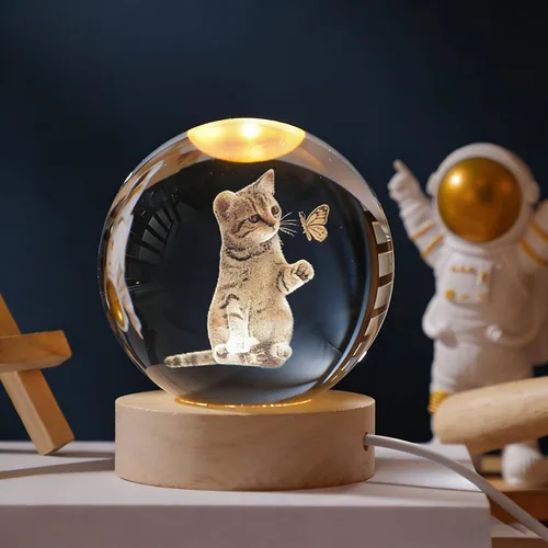 Vista 2 de Patrón grabado en 3D de gato y mariposa con base iluminada de madera, cable de alimentación USB con interruptor, decoración de luz nocturna, lámpara