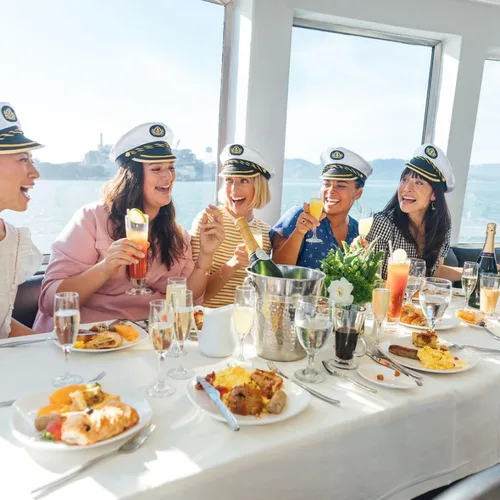 Vista 6 de Experiencia de Regalo de Crucero Brunch en San Francisco - Mimosas y Champán Ilimitados para Dos - Cena de Lujo en la Bahía con Vistas al Golden