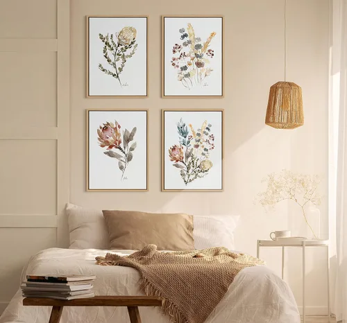 Vista 2 de Kate and Laurel Sylvie - Lienzo enmarcado para pared, diseño de racimos de flores silvestres por Sara Berrenson, 18 x 24 pulgadas, natural, acento