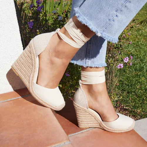 Vista 8 de JustFab Jenala Cuñas para mujer, los zapatos perfectos para mujer, estilo casual, cuñas cerradas, zapatos de verano para mujer y tacones de cuña