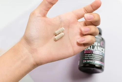 Vista 3 de Zeal Naturals Apoyo a la pérdida de peso para mujeres + vitaminas para el equilibrio diario (hierro, vitamina D, setria, folato) píldoras de apoyo